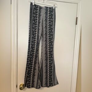 Black and White Print Flare Leggings with Ornate Design